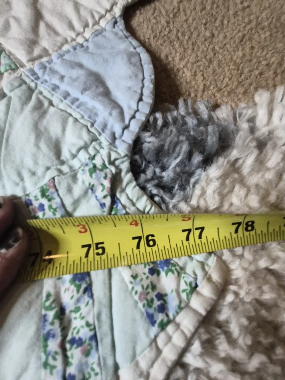 Vintage Fan-Pattern Quilted Bedspread in Pastel Multi 76×77